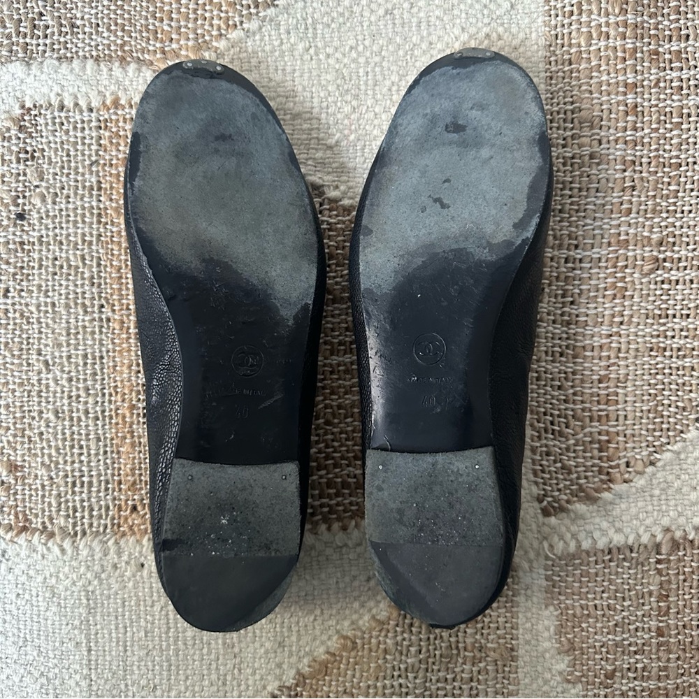 Authentic Chanel Black & White Leather Ballet Flats - Picture 4 of 4